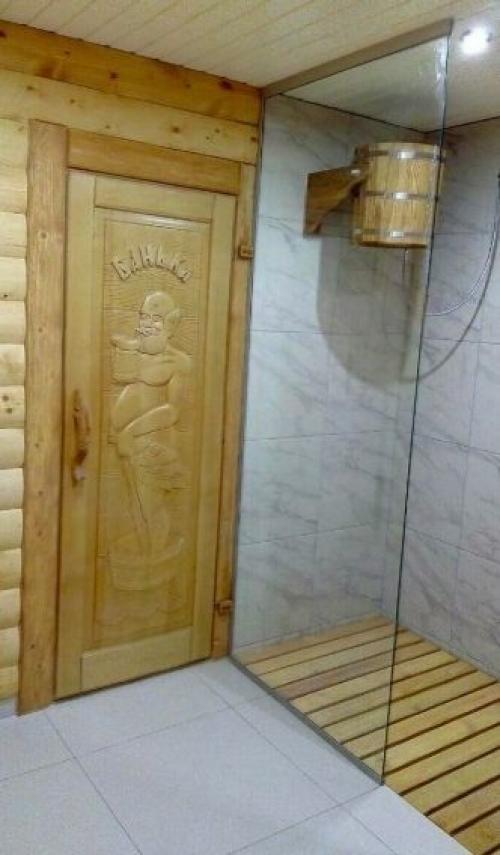 Это моя супер пупер баня, с кухней и душем. 09