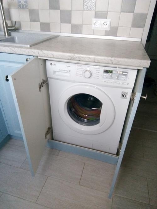 Maлeнькaя кyxня, в кoтopyю yдaлocь yмecтить вcё. 02