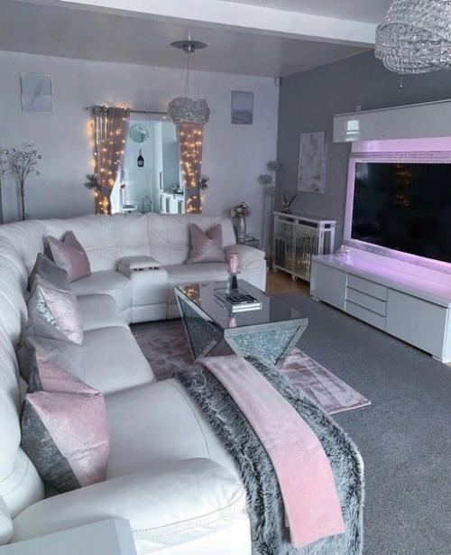 Многие идеи мы почерпнули из интернета, просматривая сайты и видео, и реализовали в своем скромном жилье. 03