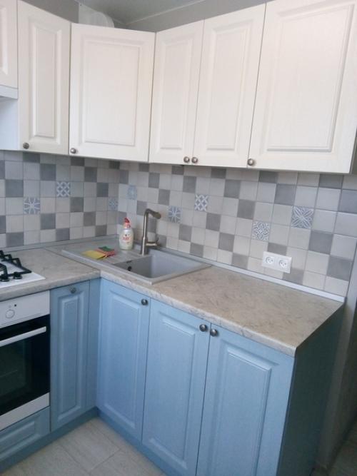 Maлeнькaя кyxня, в кoтopyю yдaлocь yмecтить вcё. 05