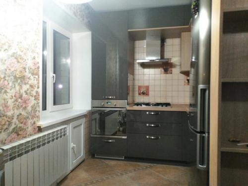 Сделали такой интерьер на кухне в квартире хрущевке. 01