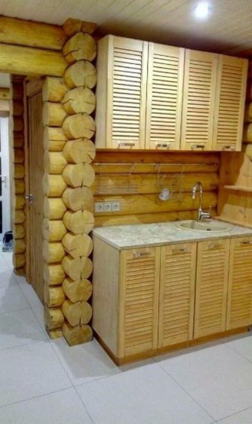 Это моя супер пупер баня, с кухней и душем. 01