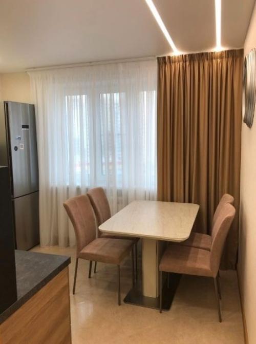 Основную часть ремонта делали мы сами, но то в чем была самая сложность мы нанимали специалистов. 07