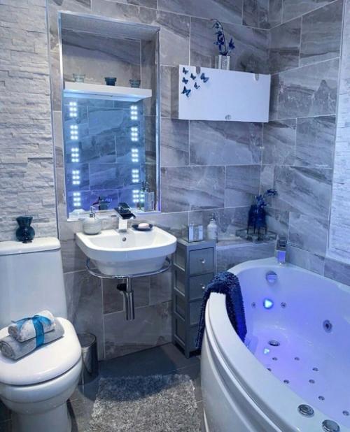 Многие идеи мы почерпнули из интернета, просматривая сайты и видео, и реализовали в своем скромном жилье. 04