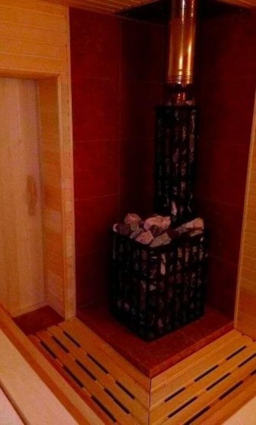 Это моя супер пупер баня, с кухней и душем. 07