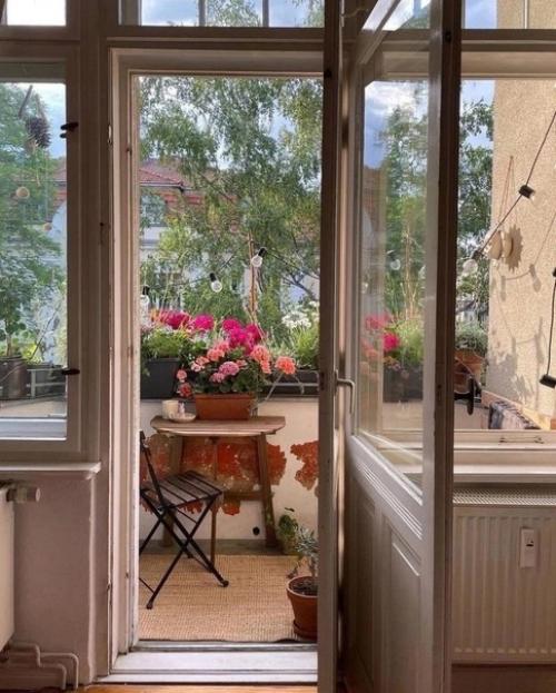 Есть вот эта магическая атмосфера, которая меня всегда цепляла. 01