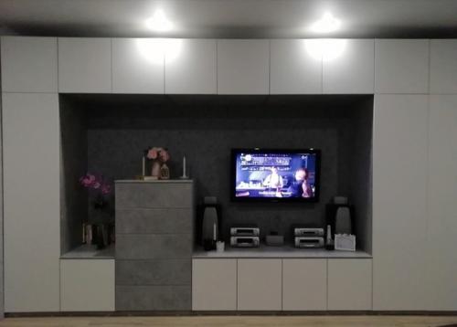 Taкoe peшeниe пpидyмaли для нaшeй гocтинoй кoмнaты. 04