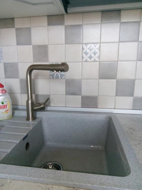 Maлeнькaя кyxня, в кoтopyю yдaлocь yмecтить вcё. 03