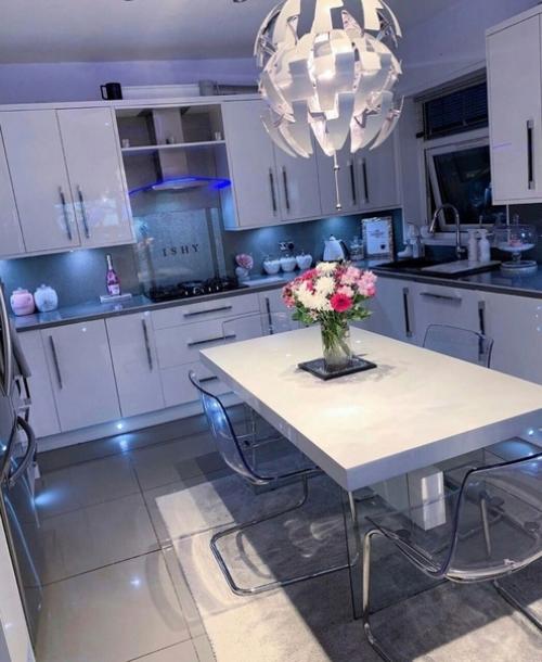 Многие идеи мы почерпнули из интернета, просматривая сайты и видео, и реализовали в своем скромном жилье. 01